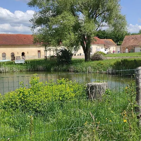 Ferienwohnung Au Repos Du Lezard , L Italienne Durtal Exterior foto